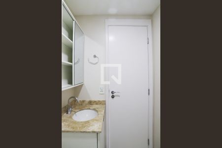 Banheiro de kitnet/studio para alugar com 1 quarto, 26m² em Centro, São Paulo