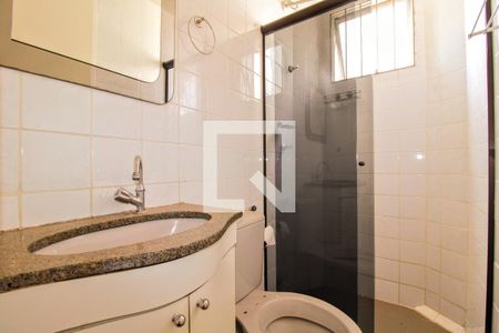 Banheiro de apartamento à venda com 2 quartos, 55m² em Sagrada Família, Belo Horizonte