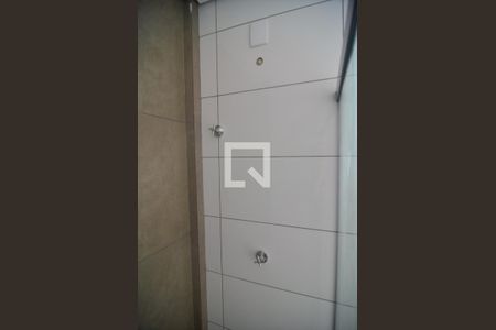 Banheiro de kitnet/studio para alugar com 1 quarto, 30m² em Marechal Rondon, Canoas