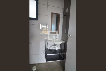 Banheiro de kitnet/studio para alugar com 1 quarto, 30m² em Marechal Rondon, Canoas