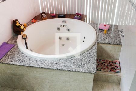 Casa à venda com 500m², 4 quartos e 2 vagasBanheiro da Suíte 2