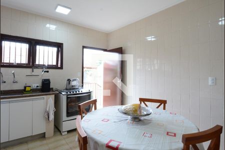 Casa à venda com 214m², 3 quartos e 2 vagasCozinha