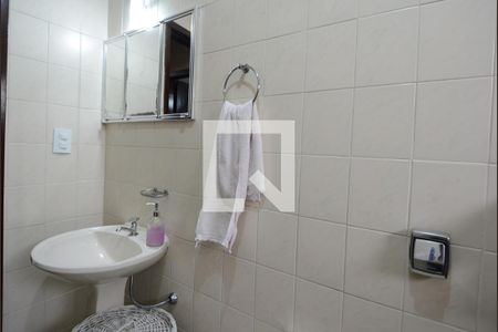 Casa à venda com 214m², 3 quartos e 2 vagasBanheiro Social
