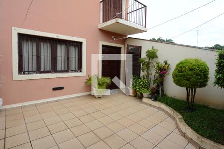 Casa à venda com 214m², 3 quartos e 2 vagasQuintal - Garagem 