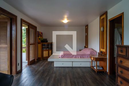 Casa à venda com 464m², 5 quartos e 2 vagasSuíte