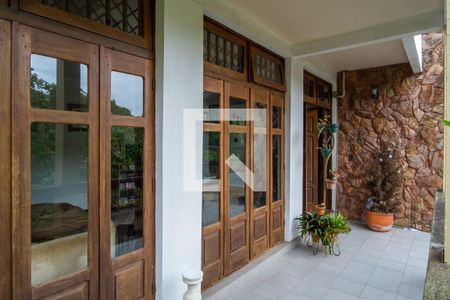 Casa à venda com 464m², 5 quartos e 2 vagasEntrada