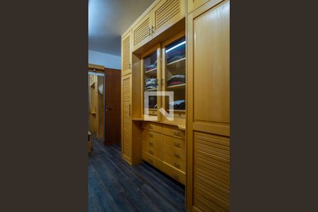 Casa à venda com 464m², 5 quartos e 2 vagasCloset da suíte