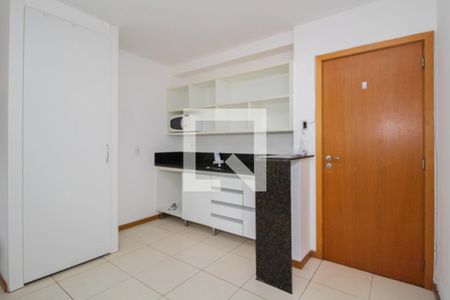 Sala e Cozinha de kitnet/studio para alugar com 1 quarto, 29m² em Comércio Residencial Norte 704/705, Brasília