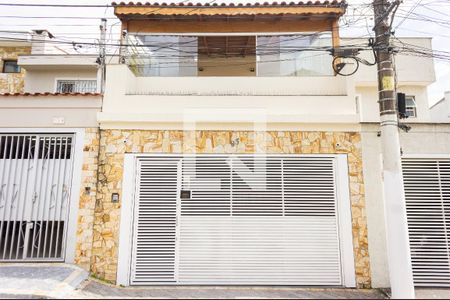 Casa à venda com 170m², 3 quartos e 2 vagasFachada