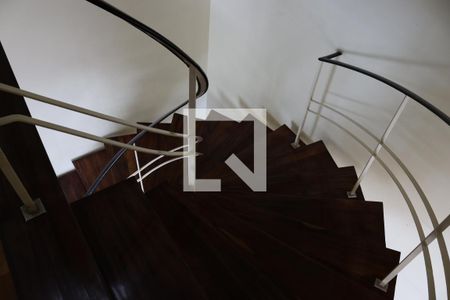 Escada de casa à venda com 3 quartos, 330m² em Jardim Maia, Guarulhos