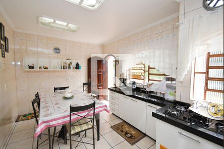 Casa à venda com 440m², 7 quartos e 6 vagasCozinha 