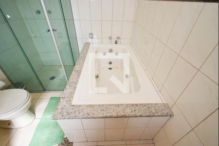 Casa à venda com 440m², 7 quartos e 6 vagasBanheiro da Suíte 2