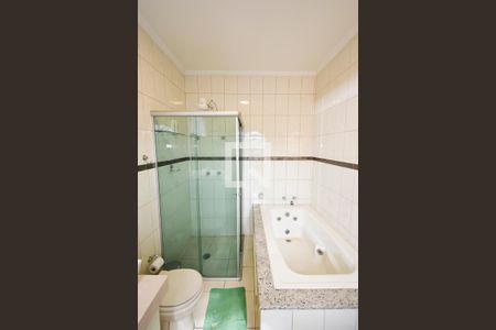 Casa à venda com 440m², 7 quartos e 6 vagasBanheiro da Suíte 2