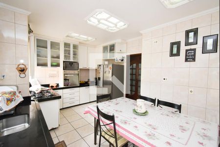 Casa à venda com 440m², 7 quartos e 6 vagasCozinha 