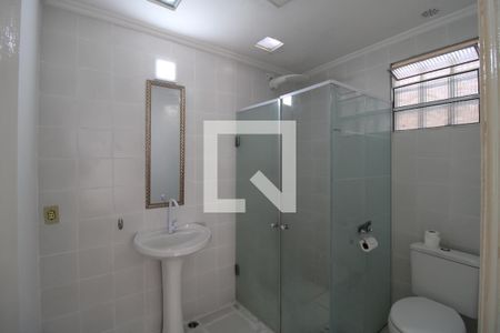 Banheiro da suíte de casa para alugar com 1 quarto, 100m² em Lapa, São Paulo