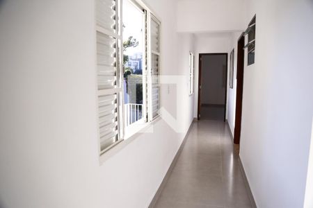Corredor de casa para alugar com 3 quartos, 190m² em Jardim Santa Mônica, São Paulo