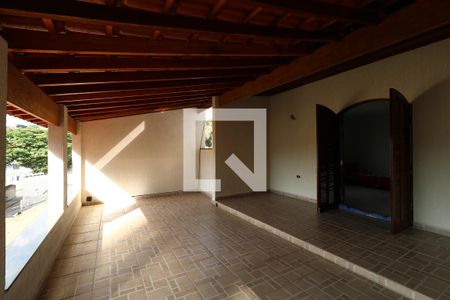 Casa à venda com 258m², 4 quartos e 5 vagasVaranda Frente