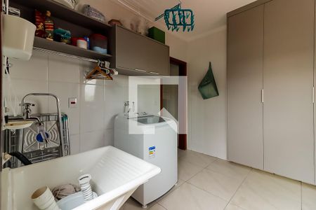 Casa à venda com 170m², 3 quartos e 8 vagasÁrea de Serviço