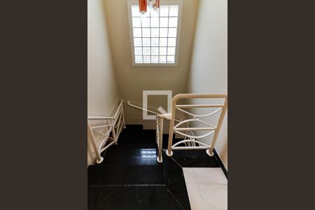 Casa à venda com 170m², 3 quartos e 8 vagasEscada