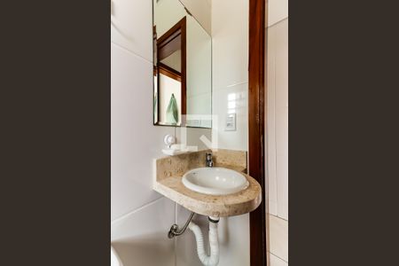 Casa à venda com 170m², 3 quartos e 8 vagasBanheiro de serviço