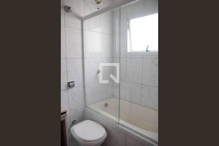 Casa à venda com 273m², 3 quartos e 7 vagasBanheiro do Quarto 2