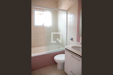 Casa à venda com 273m², 3 quartos e 7 vagasBanheiro do Quarto 3