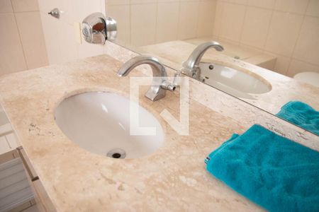 Casa à venda com 273m², 3 quartos e 7 vagasBanheiro do Quarto 1