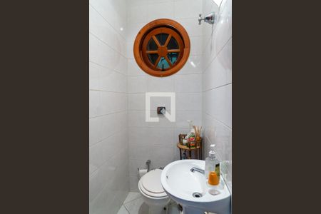 Casa para alugar com 336m², 4 quartos e 3 vagas Casa para alugar com 336m², 4 quartos e 3 vagasLavabo da Garagem