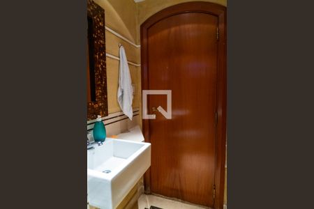 Casa para alugar com 336m², 4 quartos e 3 vagas Casa para alugar com 336m², 4 quartos e 3 vagasLavabo