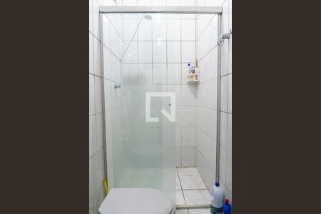 Casa para alugar com 336m², 4 quartos e 3 vagas Casa para alugar com 336m², 4 quartos e 3 vagasBanheiro da Suite da Garagem Detalhe