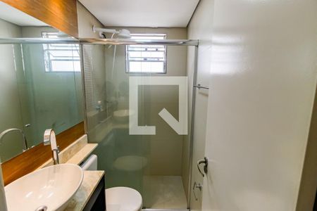 Banheiro de apartamento para alugar com 2 quartos, 42m² em Parque Munhoz, São Paulo