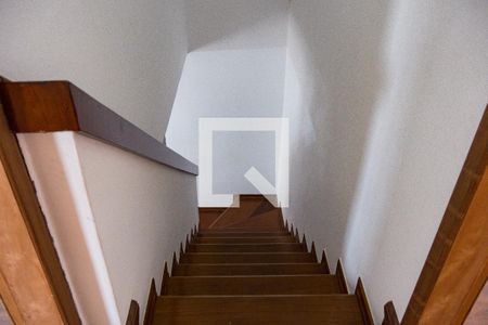 Casa à venda com 169m², 3 quartos e 3 vagasEscada