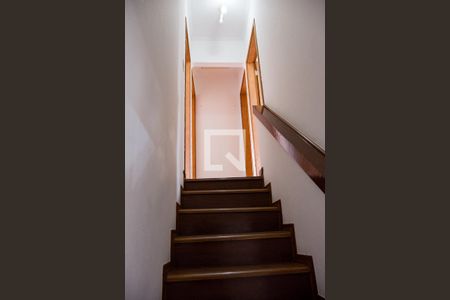 Casa à venda com 169m², 3 quartos e 3 vagasEscada