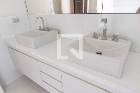 Apartamento à venda com 268m², 3 quartos e 4 vagasBanheiro da suíte