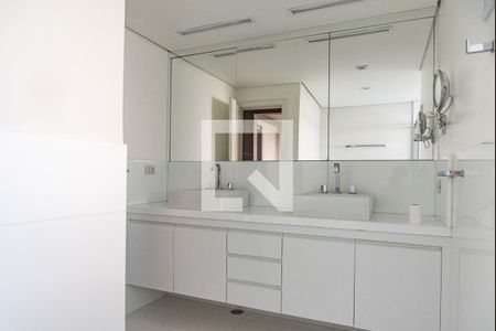 Apartamento à venda com 268m², 3 quartos e 4 vagasBanheiro da suíte
