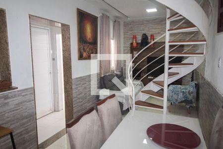 Sala de casa à venda com 2 quartos, 80m² em Bonsucesso, Rio de Janeiro