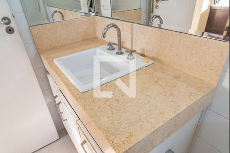 Apartamento para alugar com 70m², 2 quartos e 1 vaga Apartamento para alugar com 70m², 2 quartos e 1 vagaBanheiro da suíte