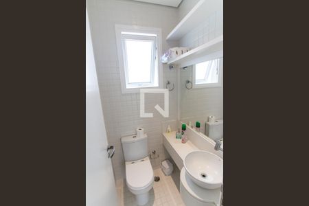 Casa de condomínio à venda com 700m², 4 quartos e 6 vagas Casa de condomínio à venda com 700m², 4 quartos e 6 vagasBanheiro da Piscina