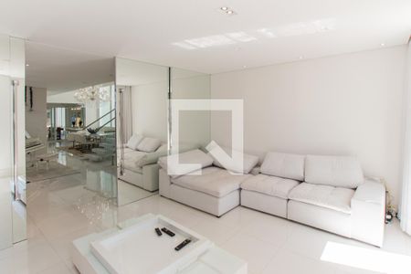 Sala de Tv   de casa de condomínio à venda com 4 quartos, 700m² em Tucuruvi, São Paulo