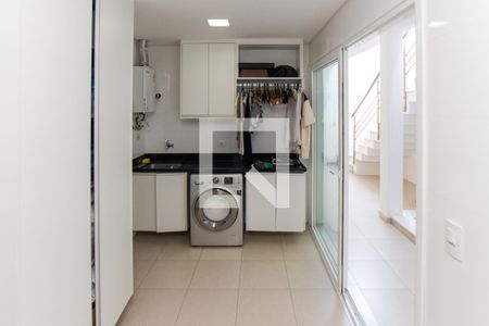 Casa de condomínio à venda com 700m², 4 quartos e 6 vagas Casa de condomínio à venda com 700m², 4 quartos e 6 vagasÁrea de Serviço