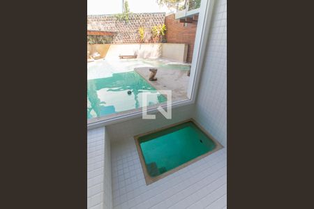 Casa de condomínio à venda com 700m², 4 quartos e 6 vagas Casa de condomínio à venda com 700m², 4 quartos e 6 vagasSauna