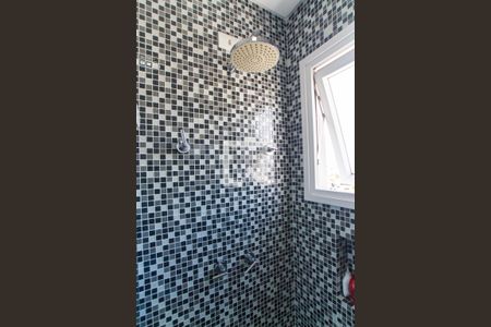 Casa de condomínio à venda com 700m², 4 quartos e 6 vagas Casa de condomínio à venda com 700m², 4 quartos e 6 vagasBanheiro da Suíte 2