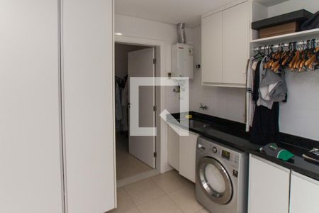 Casa de condomínio à venda com 700m², 4 quartos e 6 vagas Casa de condomínio à venda com 700m², 4 quartos e 6 vagasÁrea de Serviço