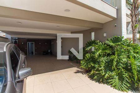 Casa de condomínio à venda com 700m², 4 quartos e 6 vagas Casa de condomínio à venda com 700m², 4 quartos e 6 vagasGaragem