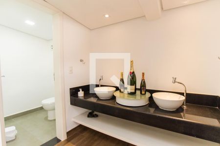 Casa de condomínio à venda com 700m², 4 quartos e 6 vagas Casa de condomínio à venda com 700m², 4 quartos e 6 vagasSalão