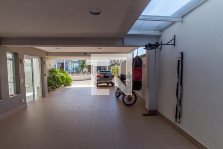 Casa de condomínio à venda com 700m², 4 quartos e 6 vagas Casa de condomínio à venda com 700m², 4 quartos e 6 vagasGaragem