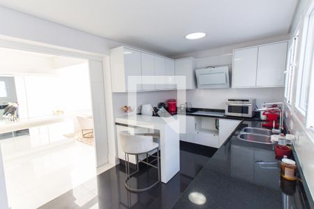 Casa de condomínio à venda com 700m², 4 quartos e 6 vagas Casa de condomínio à venda com 700m², 4 quartos e 6 vagasCozinha