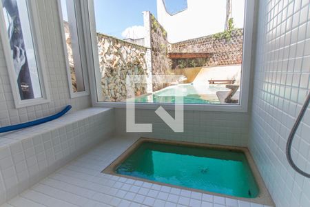 Casa de condomínio à venda com 700m², 4 quartos e 6 vagas Casa de condomínio à venda com 700m², 4 quartos e 6 vagasSauna