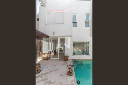 Casa de condomínio à venda com 700m², 4 quartos e 6 vagas Casa de condomínio à venda com 700m², 4 quartos e 6 vagasPiscina