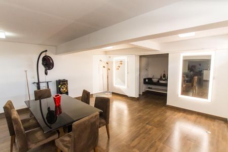 Casa de condomínio à venda com 700m², 4 quartos e 6 vagas Casa de condomínio à venda com 700m², 4 quartos e 6 vagasSalão